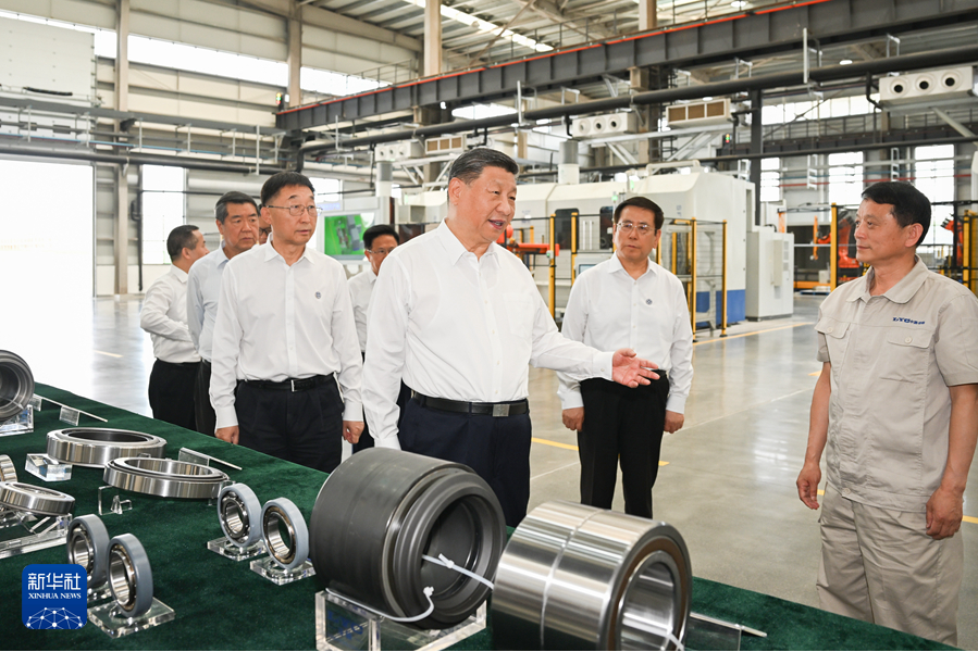 习近平：坚定信心推动高质量发展高效能治理 奋力谱写中原大地推进中国式现代化新篇章