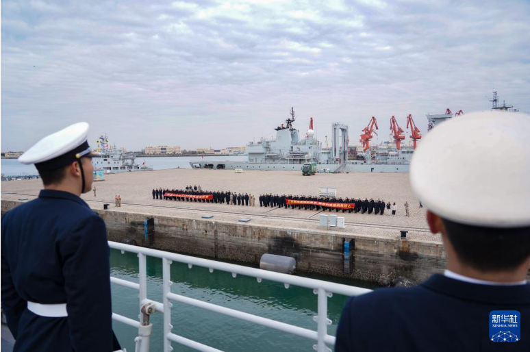 中国海军989编队完成远海综合实习任务返回青岛