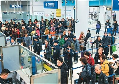 外媒关注中国旅游业蓬勃发展——外国游客为何喜爱游中国