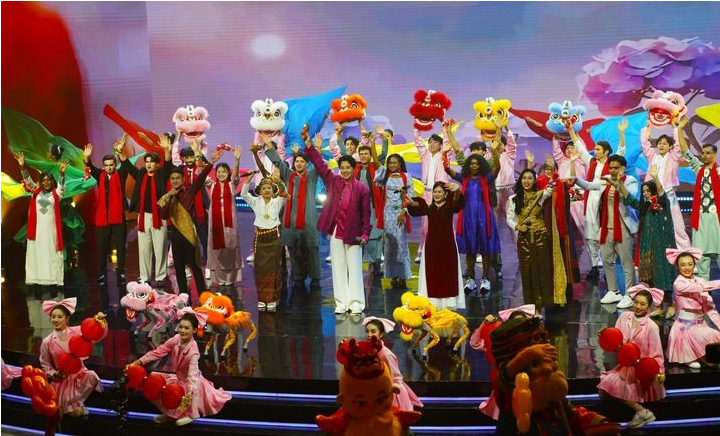 从“春天的旋律”到“东盟舞台”，一台跨国春晚何以办了20届？