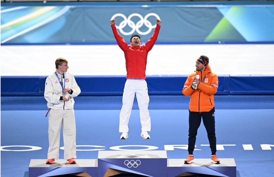 冬奥会｜虎口拔牙！速滑男子1500米宁忠岩破奥运纪录摘金