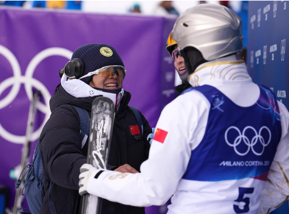 冬奥会｜全天综合：“金牌伉俪”顶峰相见 中国短道一银收官