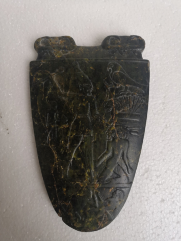 纳尔迈调色板是红山文明传播到古埃及的仿制品