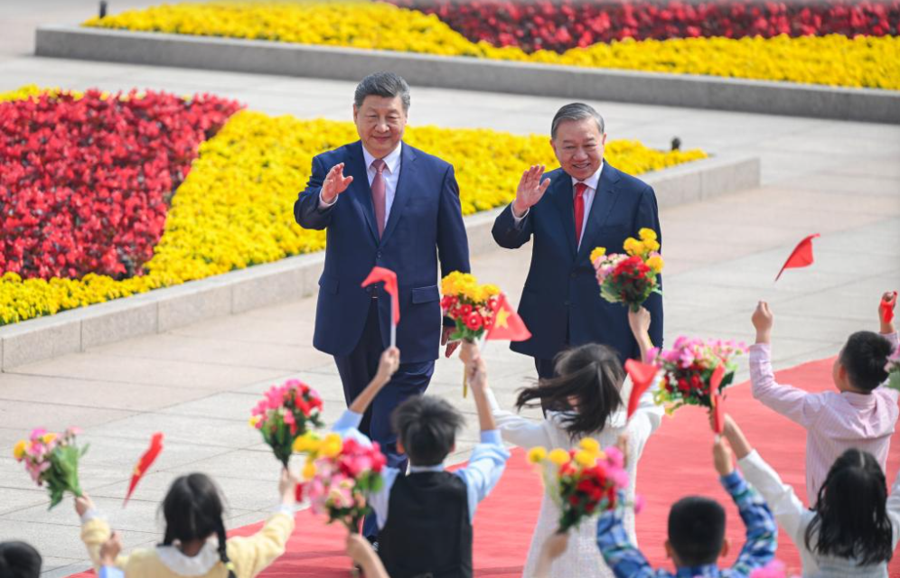 让中越“同志加兄弟”的深厚情谊焕发青春光彩——习近平总书记、国家主席同苏林总书记、国家主席共同会见中越青年代表侧记