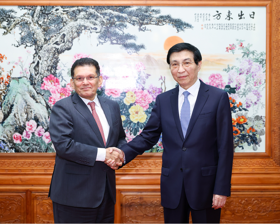 王沪宁会见孟加拉国外交部长卡利勒