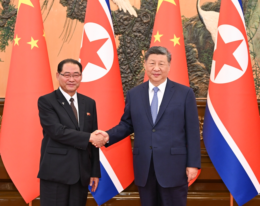 习近平会见朝鲜内阁总理朴泰成