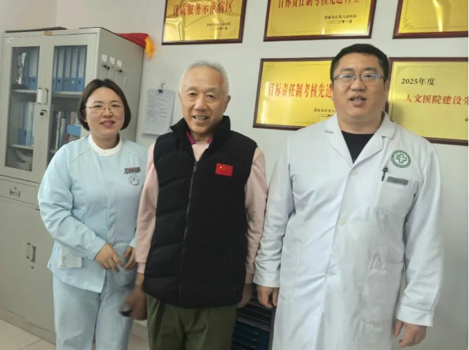 九旬老兵战沙场，石医情暖传大爱