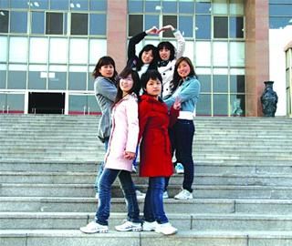 谈明星聊八卦每晚必开“卧谈会”“最牛考研寝室”六朵金...
