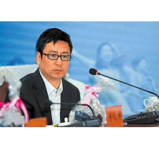 白岩松曝演出市场潜规则 称文化发展被城管掐死