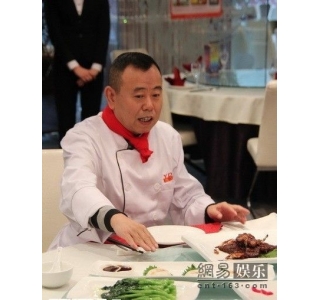 潘长江做客《梦想秀》 赠送嘉宾万元被指做秀