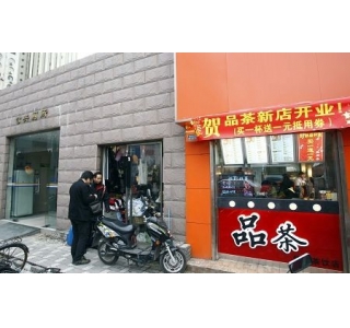 “最牛公厕”旁小吃店重开 市容部门不提倡(图)