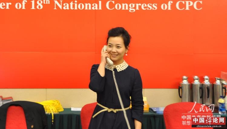 组图：十八大新闻中心外国记者接待处赢得记者一致好评