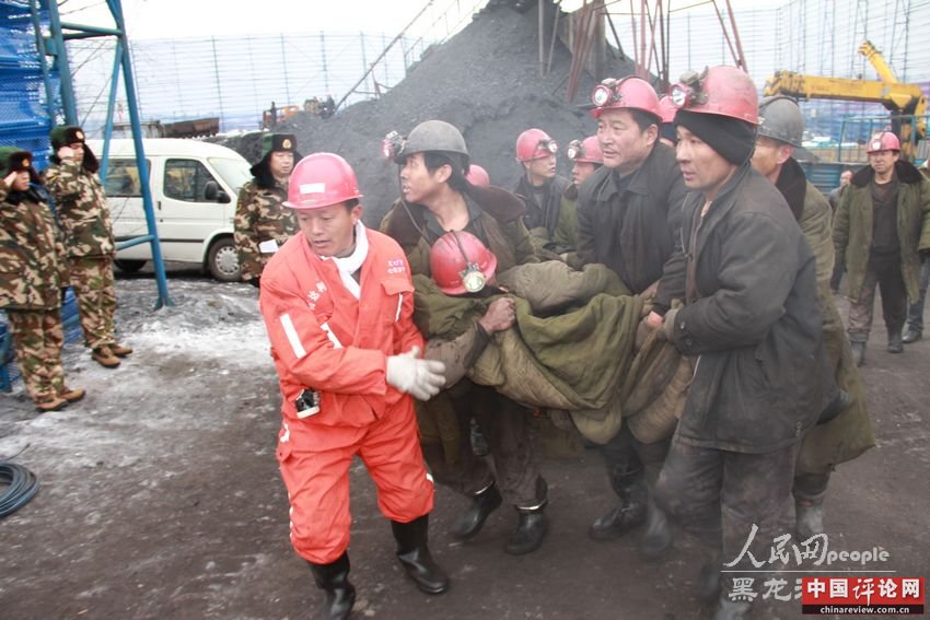 人民网记者现场报道:黑龙江七台河一煤矿发生透水事故 14人被困