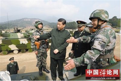 习近平考察南海舰队 与士兵共进午餐自己打饭