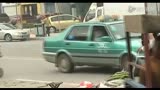 【拍客】最淡定卖菜姐路中摆摊秒杀城管