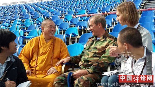 克里姆林宫警卫司令谢尔盖将军会见释永信，一同观看排练。