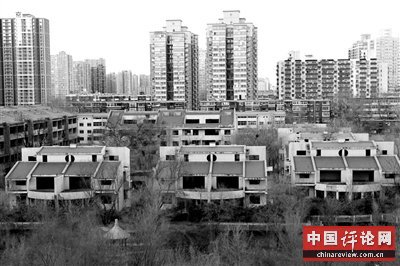 北京西二环75亩别墅群烂尾23年 皇家园林变垃圾场