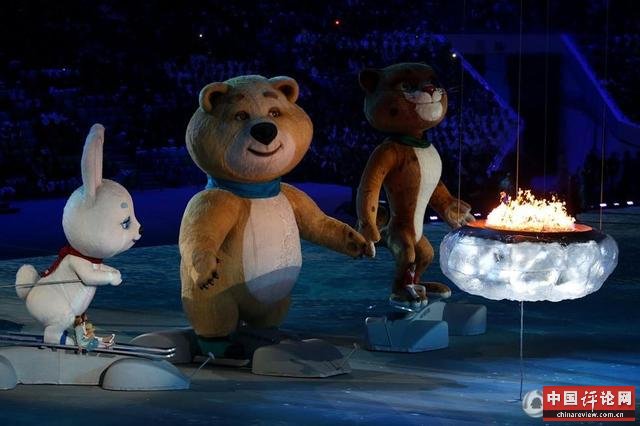 索契冬奥闭幕式弥补五环遗憾 吉祥物吹灭圣火