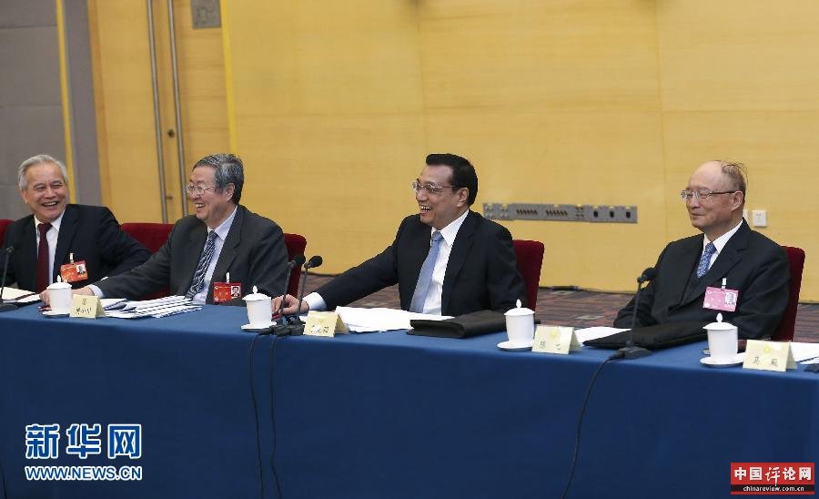 （两会）李克强看望经济、农业界委员并参加讨论