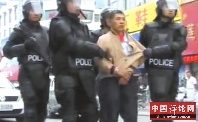 朱世芳被押回五莲县。视频截图