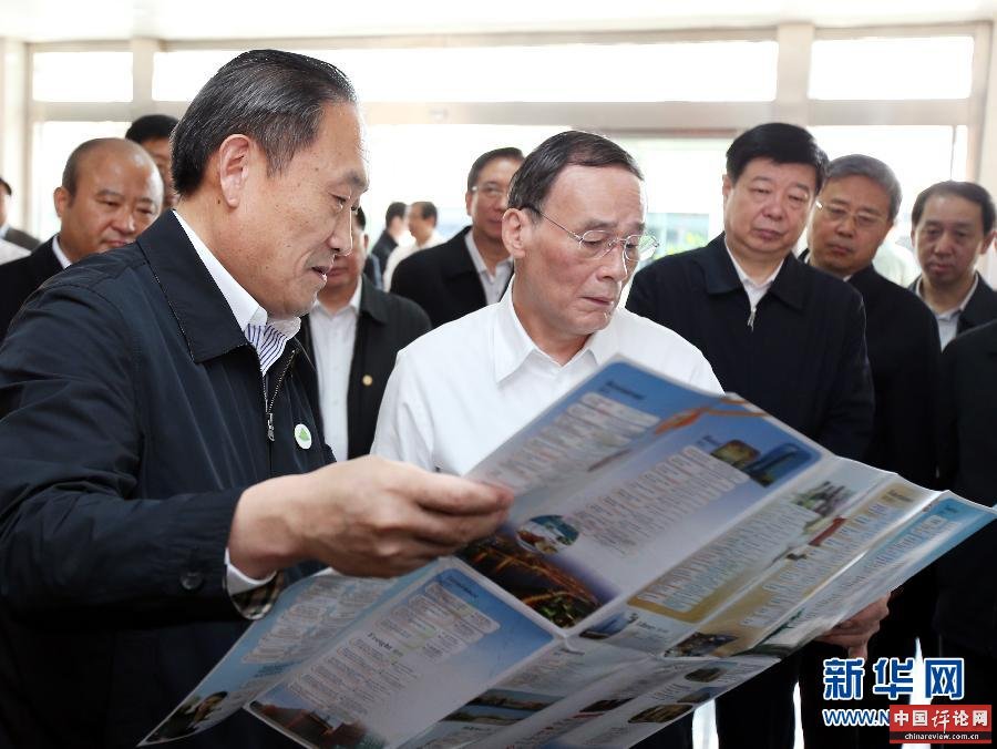 5月14日，中共中央政治局常委、中央纪委书记王岐山到山东省临沂市考察调研经济社会发展和基层党风廉政建设情况。这是王岐山在临沂商城国际贸易服务中心考察。新华社记者 姚大伟 摄 