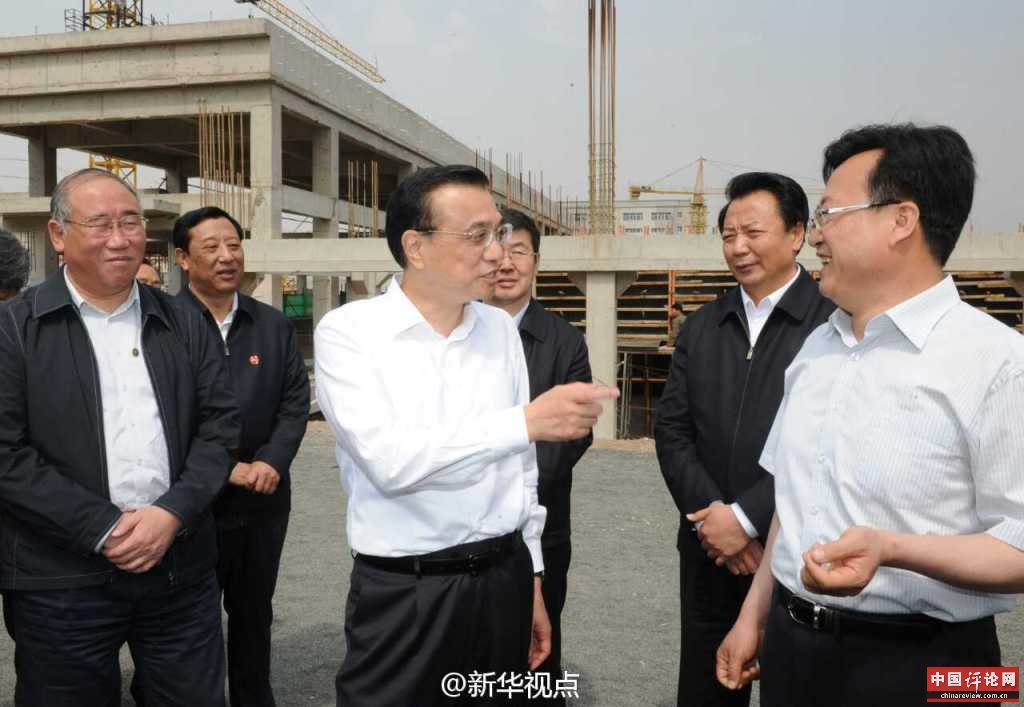 2014年5月22日上午，李克强总理来到内蒙古赤峰市德润污水处理厂在建项目工地。