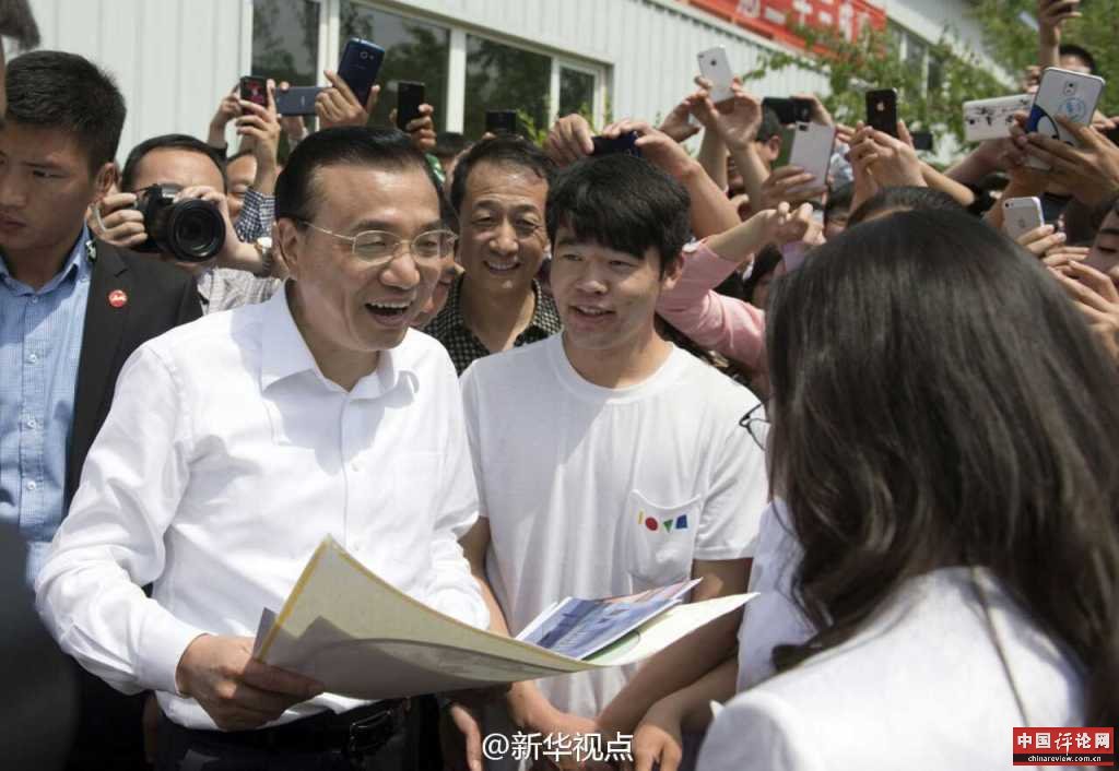 在赤峰市工业职业技术学院，李克强对现场学生说，技不压身，学好技术，就有了走遍天下都不怕的本事，这是一辈子都打不破的铁饭碗。