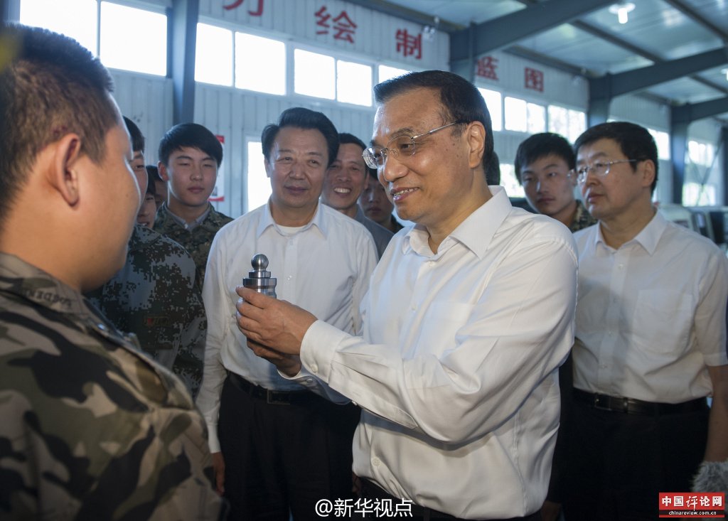 在赤峰市工业职业技术学院，总理对现场学生说，技不压身，学好技术，就有了走遍天下都不怕的本事，这是一辈子都打不破的铁饭碗。