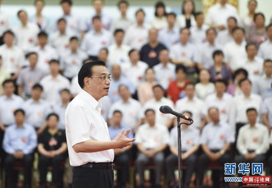 6月23日至24日，全国职业教育工作会议在北京召开。中共中央政治局常委、国务院总理李克强在会前接见与会全体代表并讲话。 新华社记者 李学仁 摄
