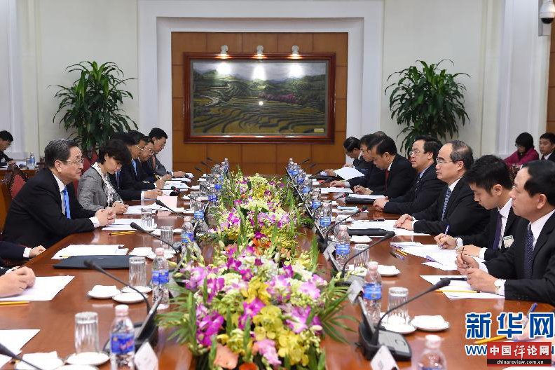 12月25日至27日，中共中央政治局常委、全国政协主席俞正声对越南进行正式访问。这是12月26日，俞正声在河内与越南祖国阵线主席阮善仁举行会谈。 新华社记者马占成摄