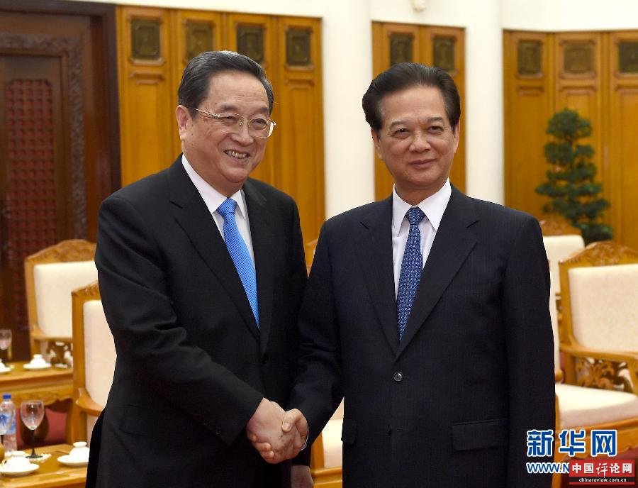 12月25日至27日，中共中央政治局常委、全国政协主席俞正声对越南进行正式访问。这是12月26日，俞正声在河内会见越南政府总理阮晋勇。 新华社记者马占成摄