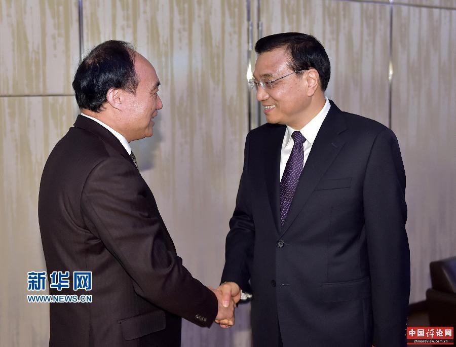1月22日，中国国务院总理李克强在瑞士苏黎世会见国际电信联盟秘书长赵厚麟。 新华社记者 李涛 摄 
