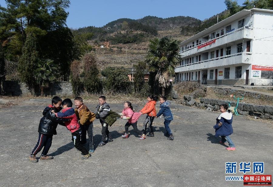 （图片故事）（6）8个学生2个老师的“火盆小学”