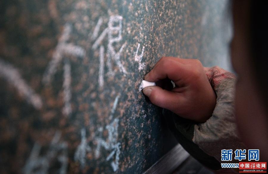 （图片故事）（4）8个学生2个老师的“火盆小学”