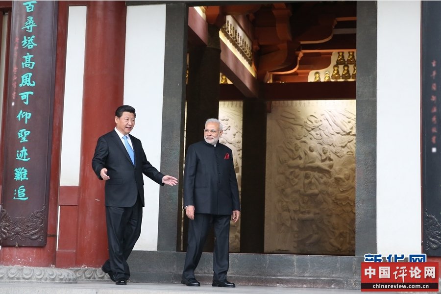 5月14日，国家主席习近平在同印度总理莫迪举行正式会见后，在西安参观大慈恩寺。 新华社记者 兰红光 摄