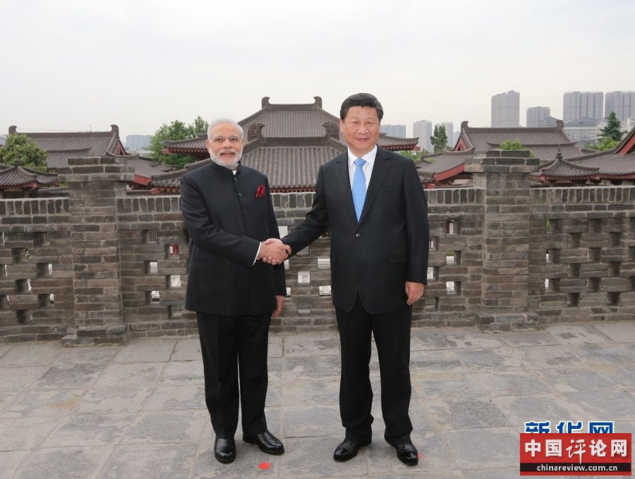 5月14日，国家主席习近平在同印度总理莫迪举行正式会见后，在西安参观大慈恩寺。 新华社记者 兰红光 摄