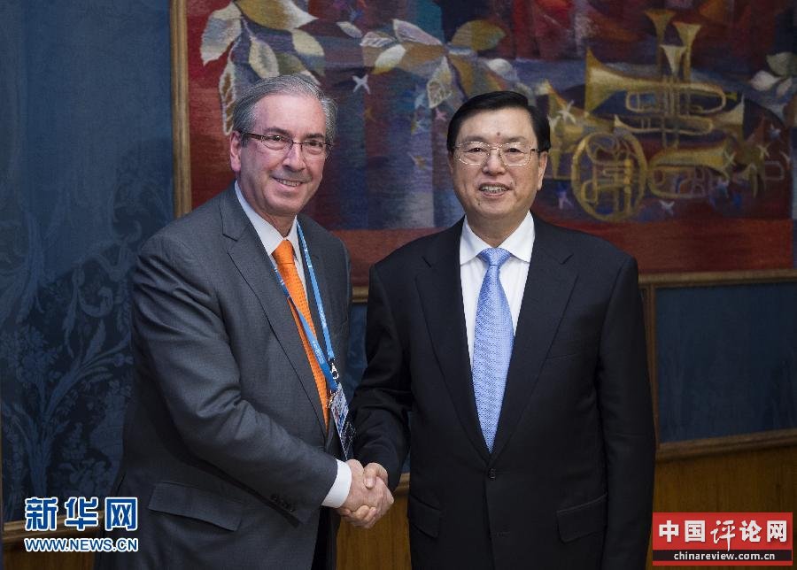  6月8日，中国全国人大常委会委员长张德江在莫斯科会见巴西众议长库尼亚。 新华社记者谢环驰摄