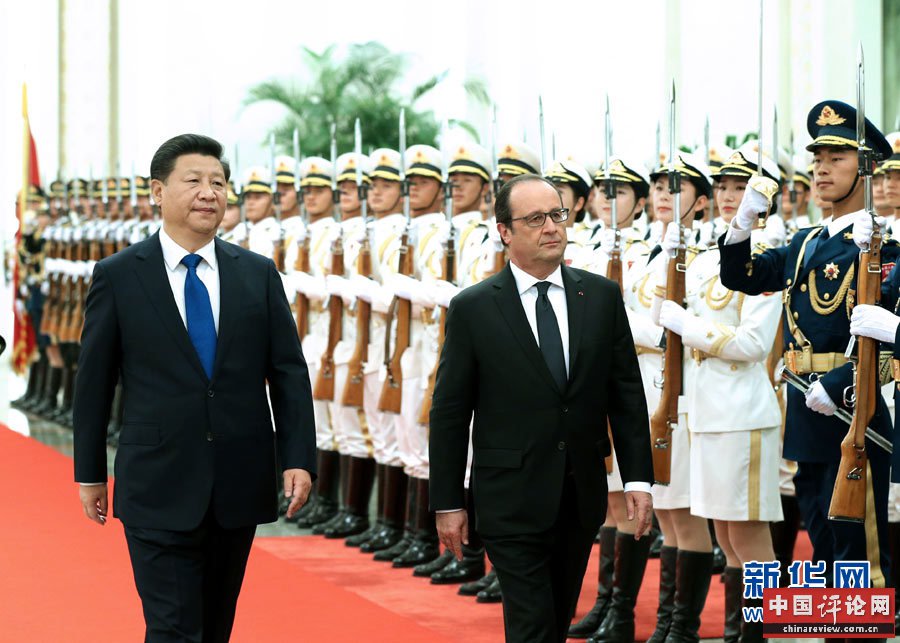 11月2日，国家主席习近平在北京人民大会堂同法国总统奥朗德举行会谈。这是会谈前，习近平在人民大会堂北大厅为奥朗德举行欢迎仪式。新华社记者马占成摄 
