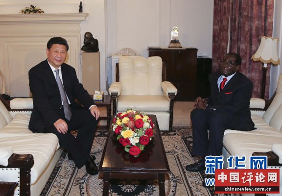 12月1日，国家主席习近平在哈拉雷同津巴布韦总统穆加贝举行会谈。 新华社记者 兰红光 摄 