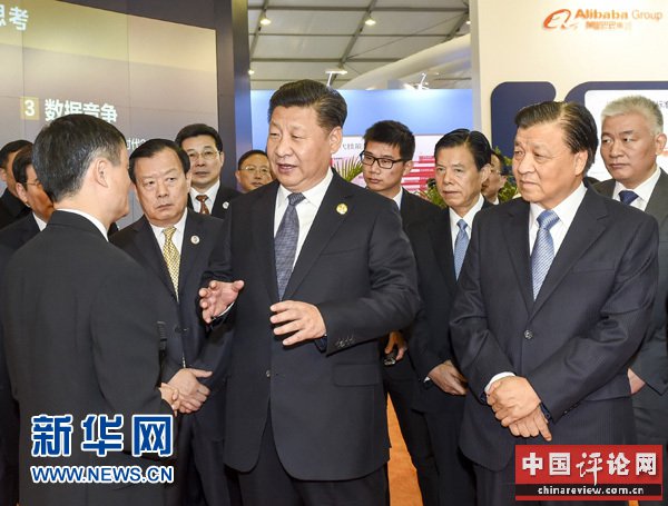 12月16日，中共中央总书记、国家主席习近平在浙江省乌镇视察“互联网之光”博览会。 新华社记者 李学仁 摄