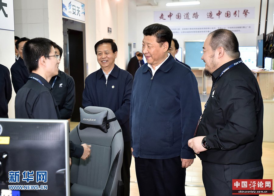  5月23日至25日，中共中央总书记、国家主席、中央军委主席习近平在黑龙江考察调研。这是5月25日上午，习近平在哈尔滨安天科技股份有限公司听取科技人员介绍网络安全技术研发情况。 新华社记者 李涛 摄