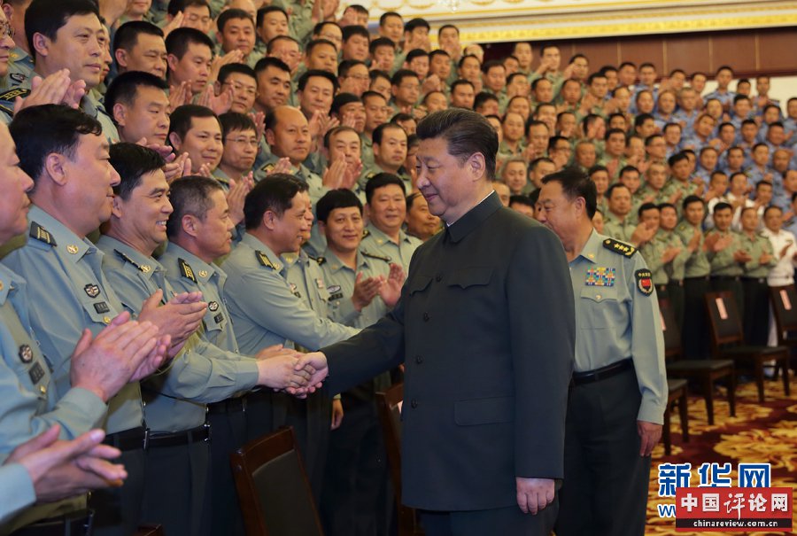 5月24日、25日，中共中央总书记、国家主席、中央军委主席习近平亲切看望慰问驻黑龙江部队，代表党中央和中央军委向广大官兵致以诚挚的问候。这是5月25日，习近平在哈尔滨接见驻黑龙江部队师以上领导干部和作战团单位主官。新华社记者 李刚 摄
