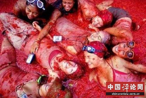 圣火裸泳摊煎饼 揭秘世界最诡异九大节日