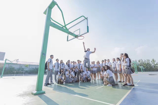 “精英”or“平庸” 大学生自己如何定位