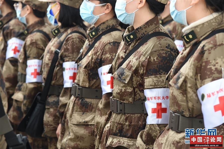 （聚焦疫情防控·图文互动）（2）空军出动3型11架运输机多地同步向武汉空运医疗队员