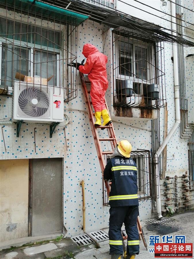 （新华全媒头条）（10）“疫”线闪耀“火焰蓝”——记奋战湖北抗疫一线的消防救援队伍