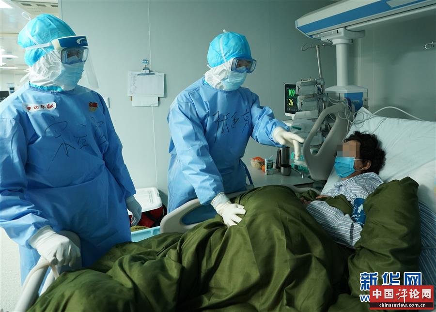 （新华全媒头条·图文互动）（1）和时间拼速度 与死神抢生命——火神山医院重症医学一科里的“生死战”