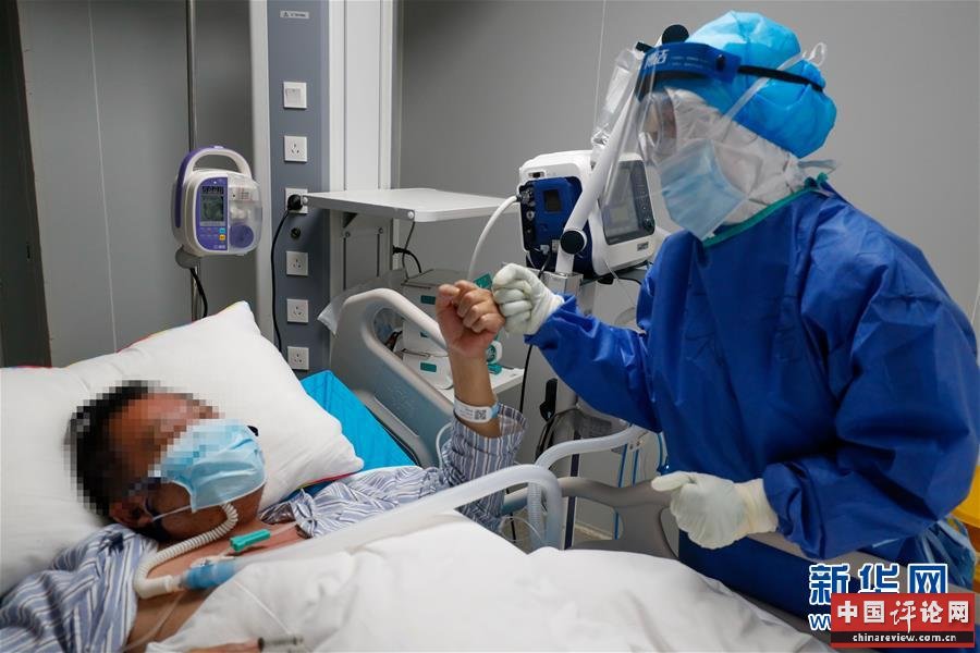 （新华全媒头条·图文互动）（8）和时间拼速度 与死神抢生命——火神山医院重症医学一科里的“生死战” 