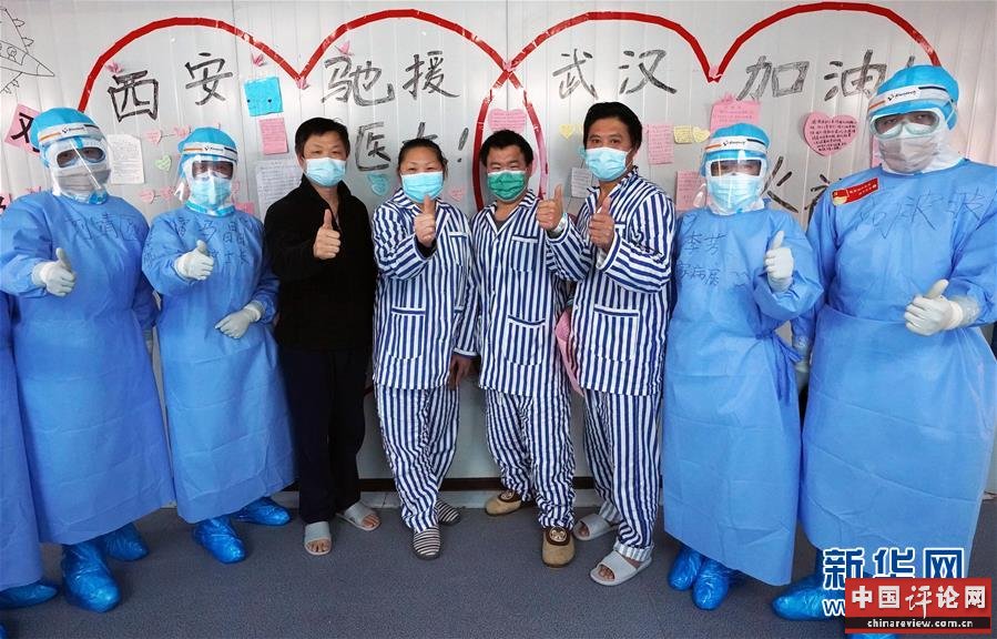 （新华全媒头条·图文互动）（11）和时间拼速度 与死神抢生命——火神山医院重症医学一科里的“生死战” 