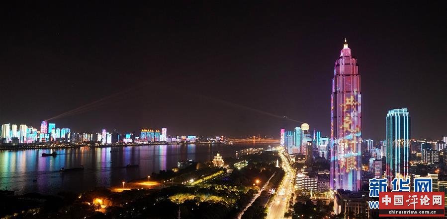 (新华全媒头条·图文互动)(2)钟华论:在民族复兴的历史丰碑上——2020中国抗疫记